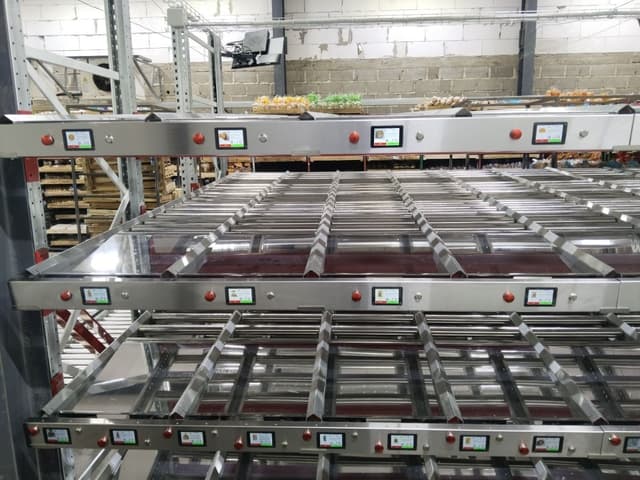 TakeYoursCell picking panel in a warehouse